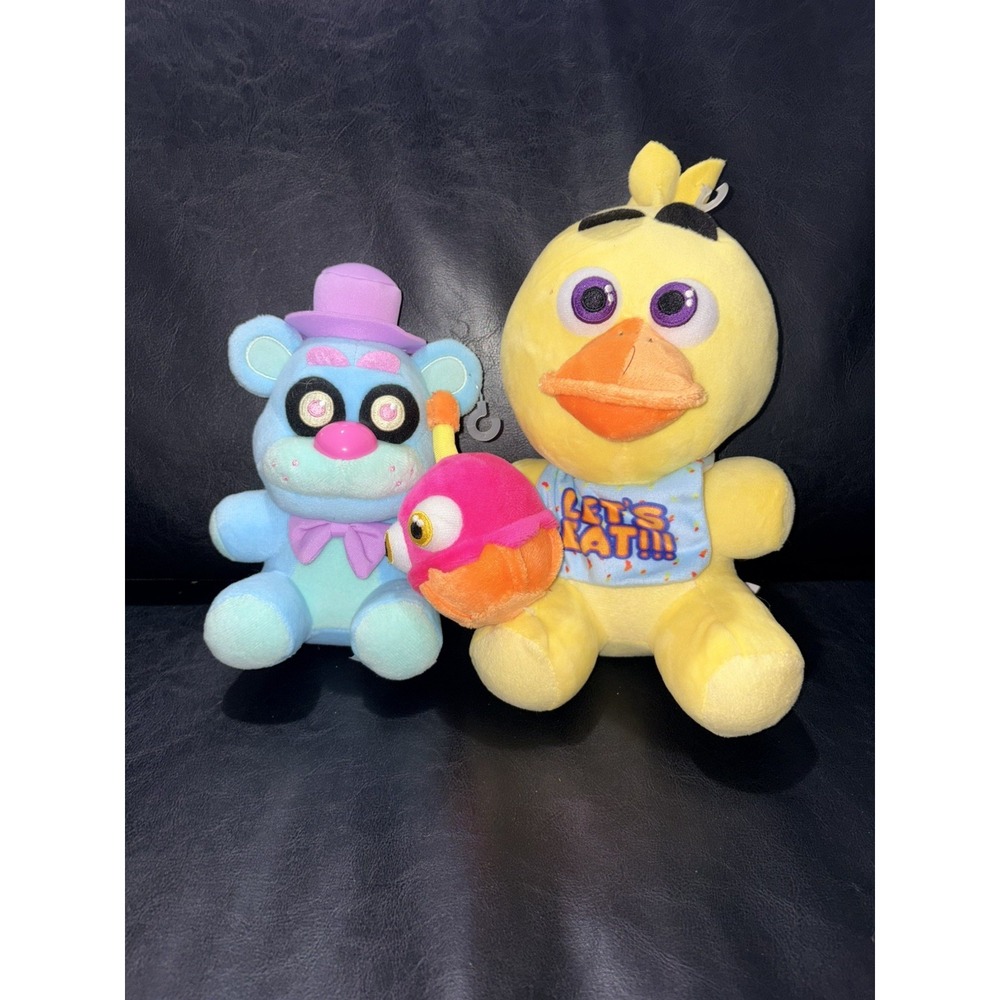 jazwares five nights at freddys toy chica Plush blacklight Freddy plush